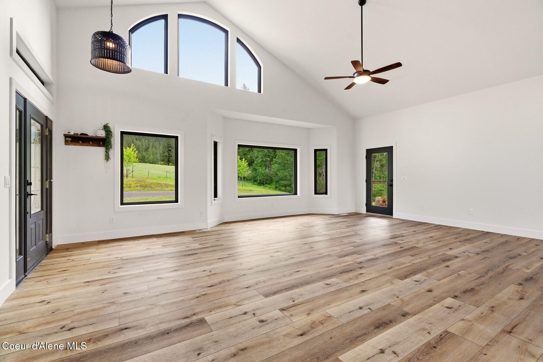 10988 West Thompson Road Coeur D'Alene, ID 83814 - Photo 10 of 71 Bright Open Living