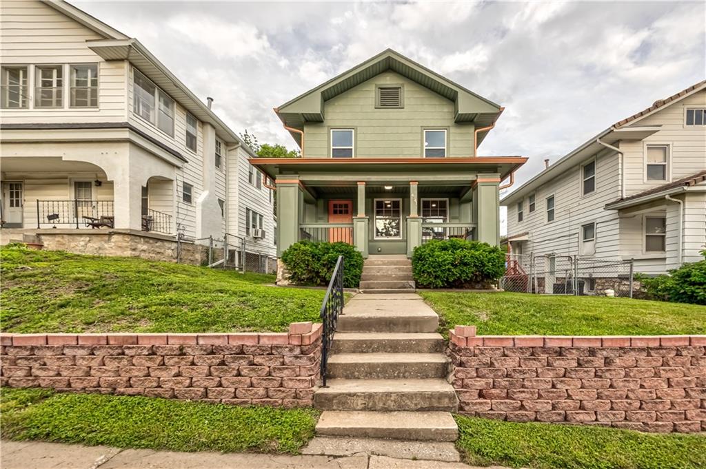 4341 Holly Street, Kansas City, MO 64111 Compass