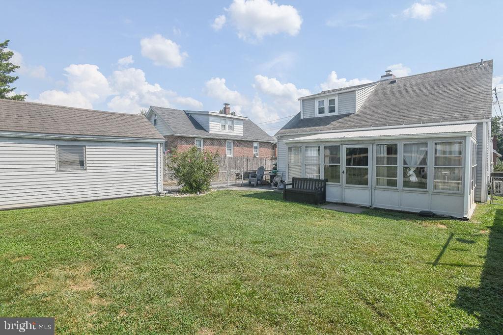 107 Boxwood Road Wilmington, DE 19804 - Photo 18 of 21 Rear View & Garage