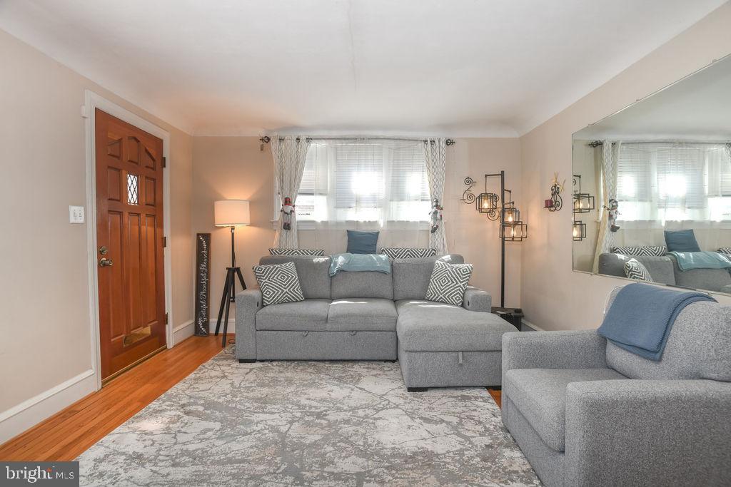 107 Boxwood Road Wilmington, DE 19804 - Photo 2 of 21 Living Room w Hardwood Floors