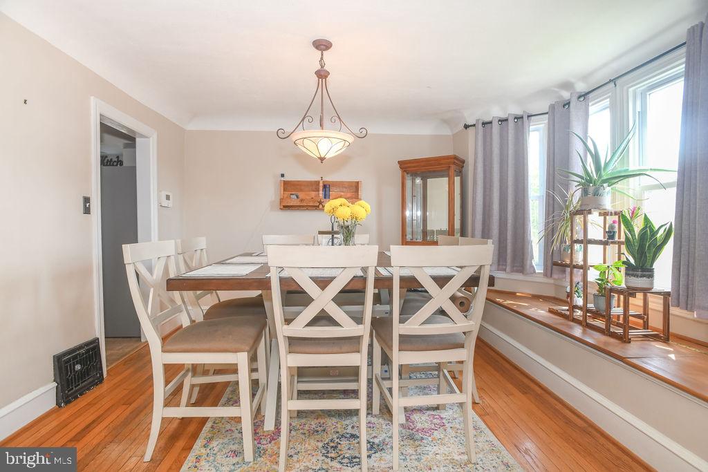 107 Boxwood Road Wilmington, DE 19804 - Photo 4 of 21 Dining Room w Baywindow