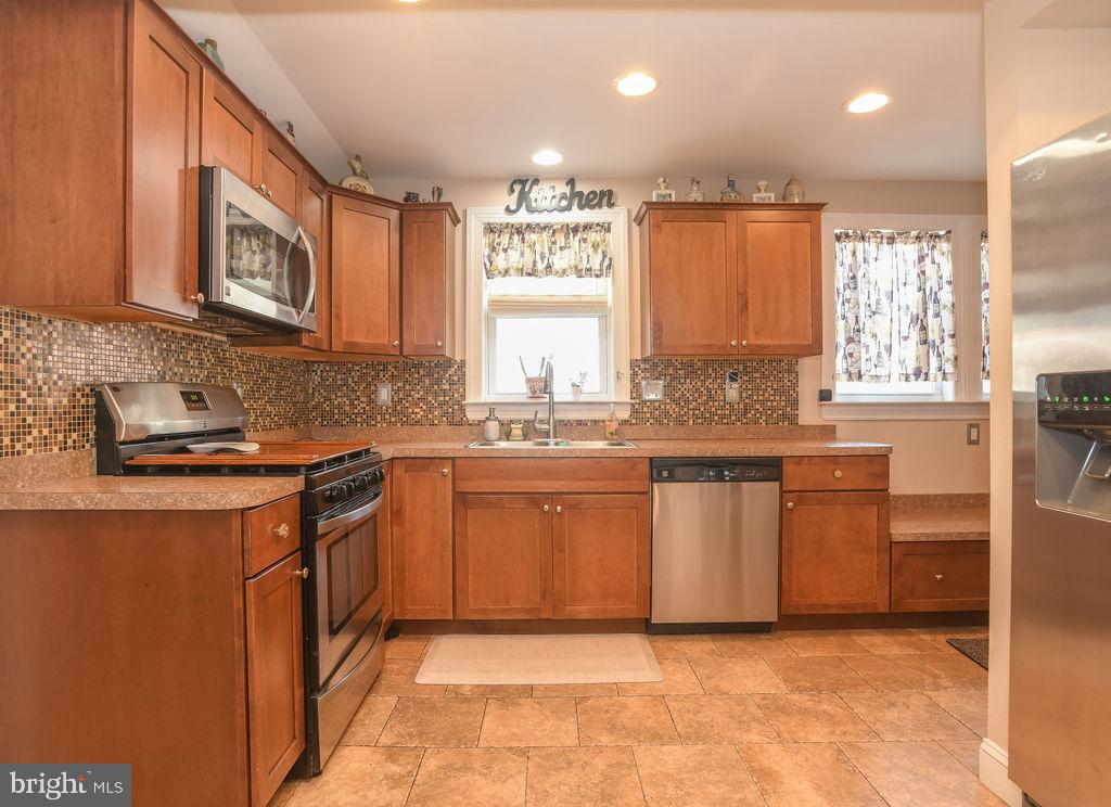107 Boxwood Road Wilmington, DE 19804 - Photo 6 of 21 Updated Kitchen