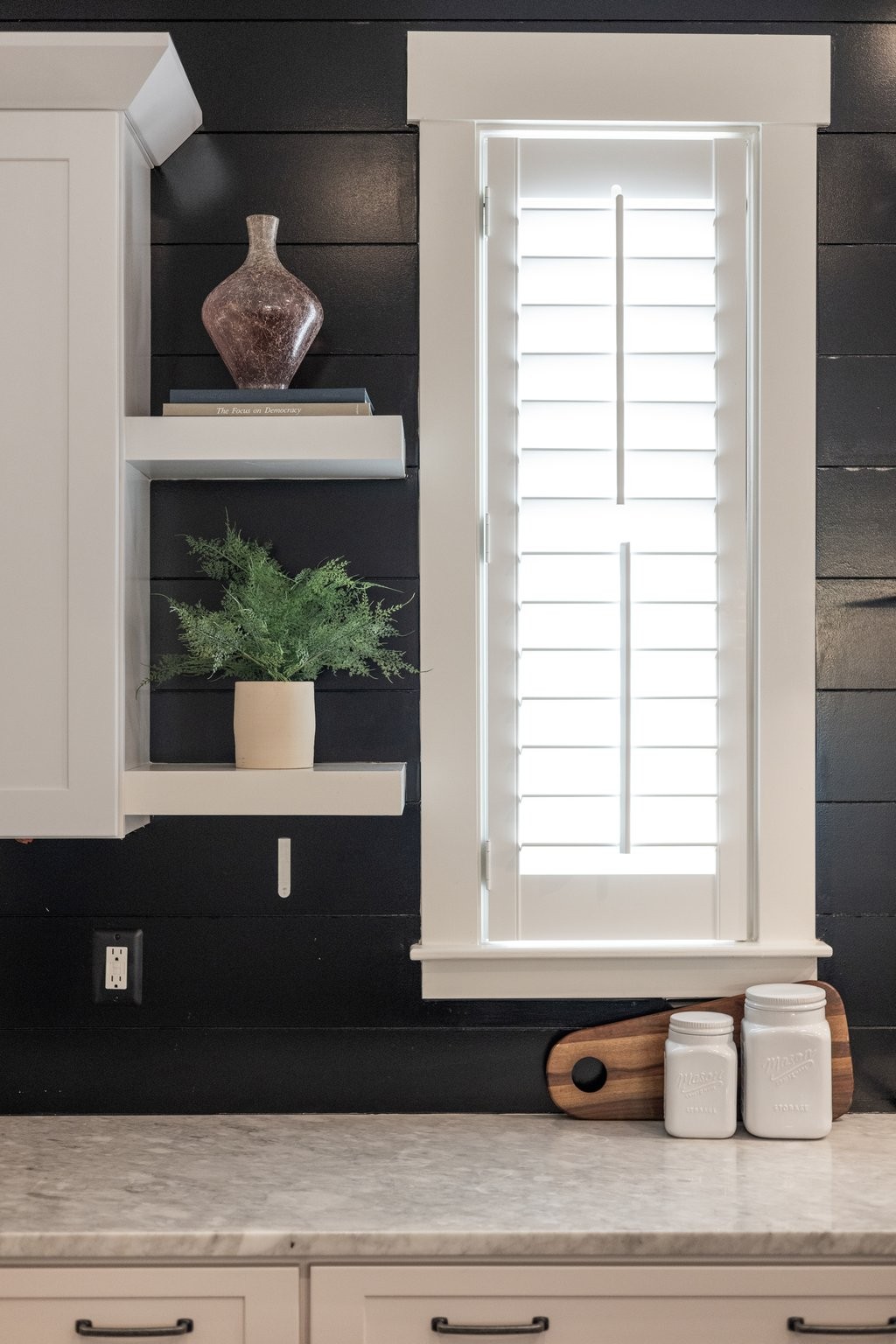 5543 Knob Road Nashville, TN 37209 - Photo 19 of 64 a room with a table and a window