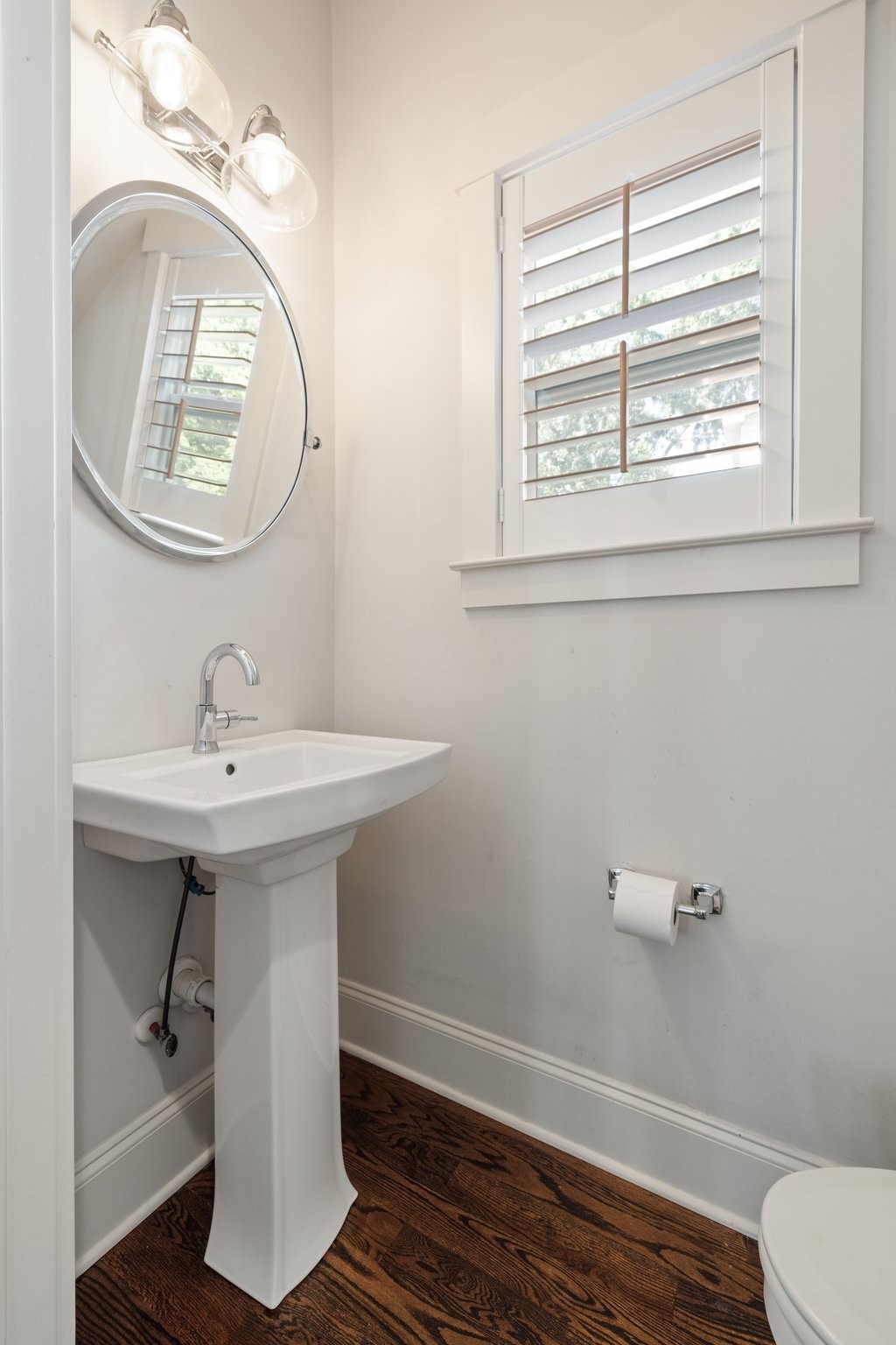5543 Knob Road Nashville, TN 37209 - Photo 8 of 64 a bathroom with a sink a mirror and a toilet