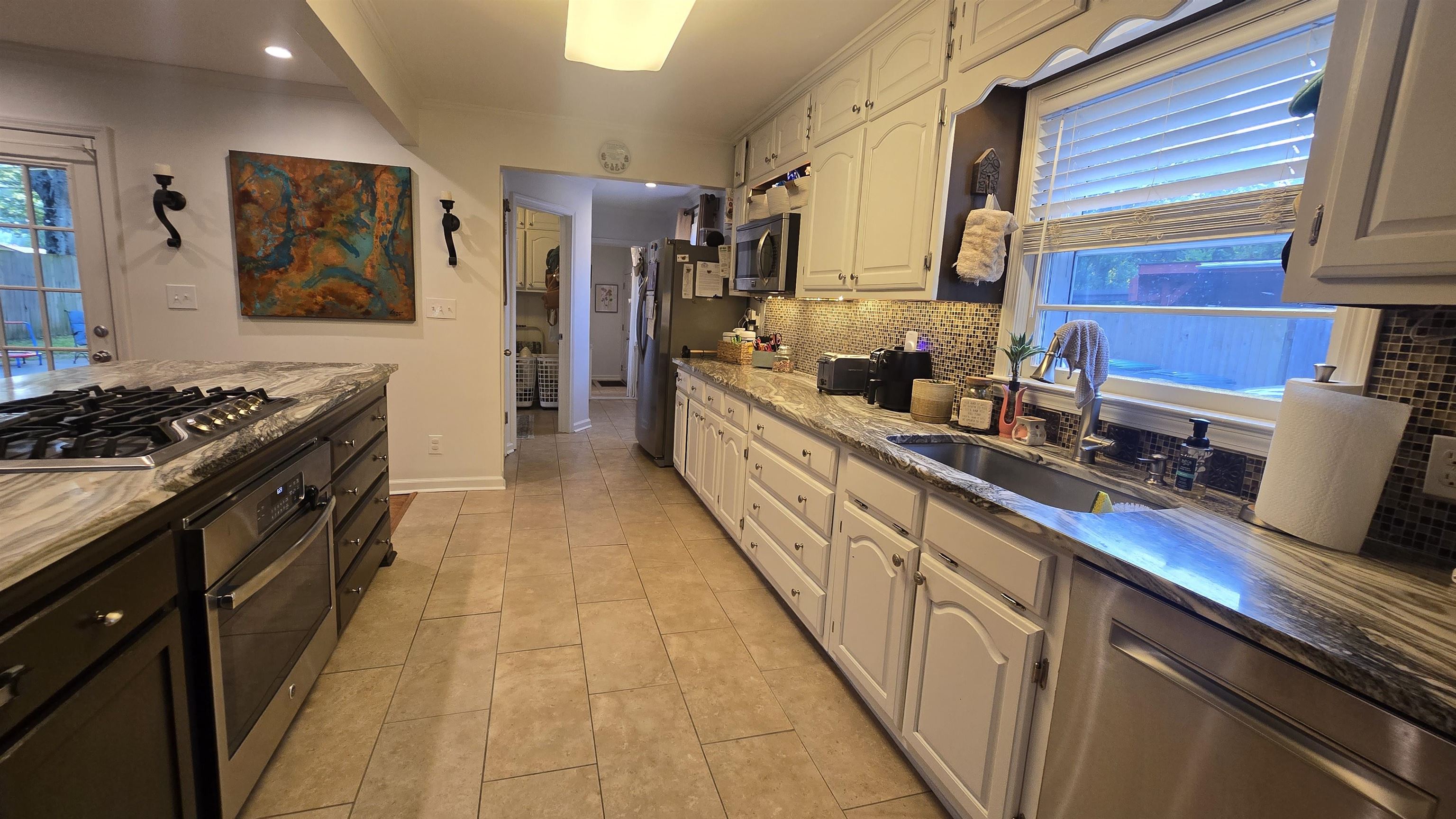 1639 Colonial Road Memphis, TN 38117 - Photo 4 of 18 Gallery Image 4