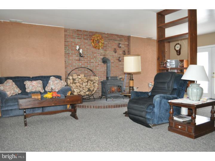 1040 Walt Road Pennsburg, PA 18073 - Photo 22 of 24 Family Room