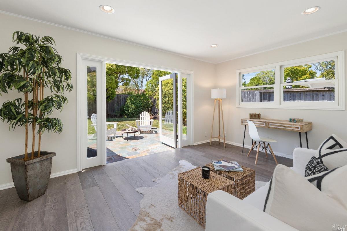 8 Lakeside Drive Corte Madera, CA 94925 - Photo 2 of 22