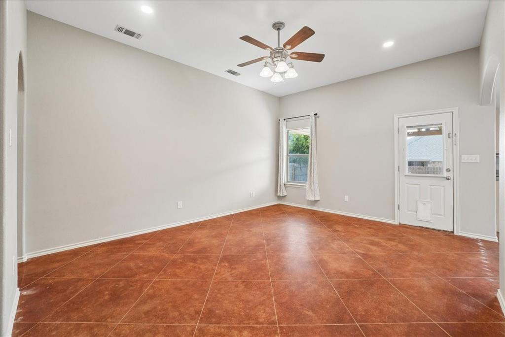 809 Rambling Court Granbury, TX 76049 - Photo 4 of 21