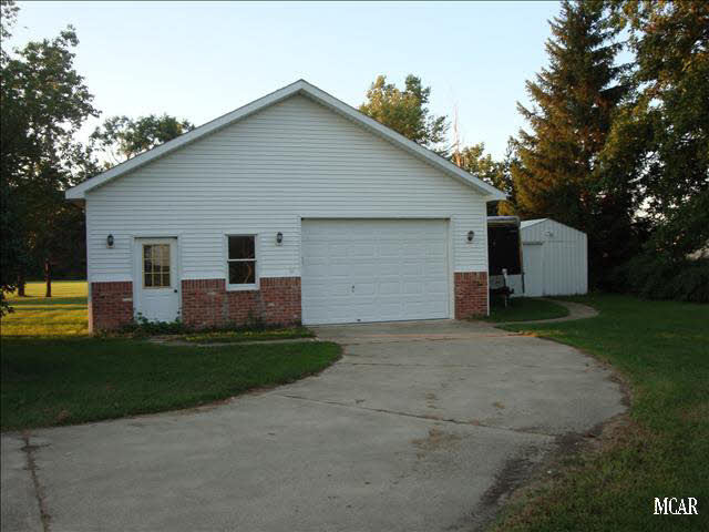180 East Morocco Road Temperance, MI 48182 - Photo 5 of 13 20016744-4.JPG