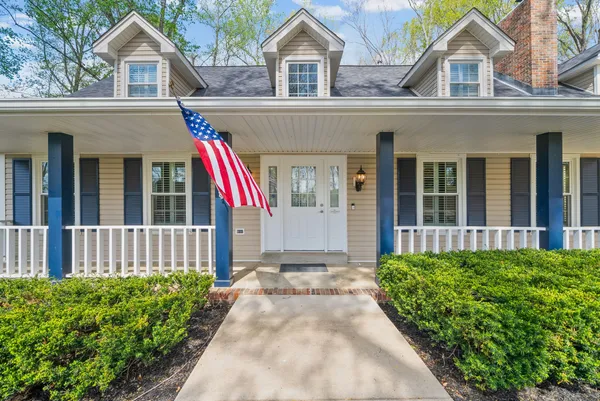 $755,900 | 815 Shady Bluff Trail, Clarksville, TN 37043