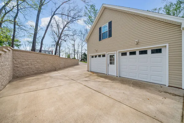 $755,900 | 815 Shady Bluff Trail, Clarksville, TN 37043