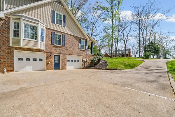 $755,900 | 815 Shady Bluff Trail, Clarksville, TN 37043