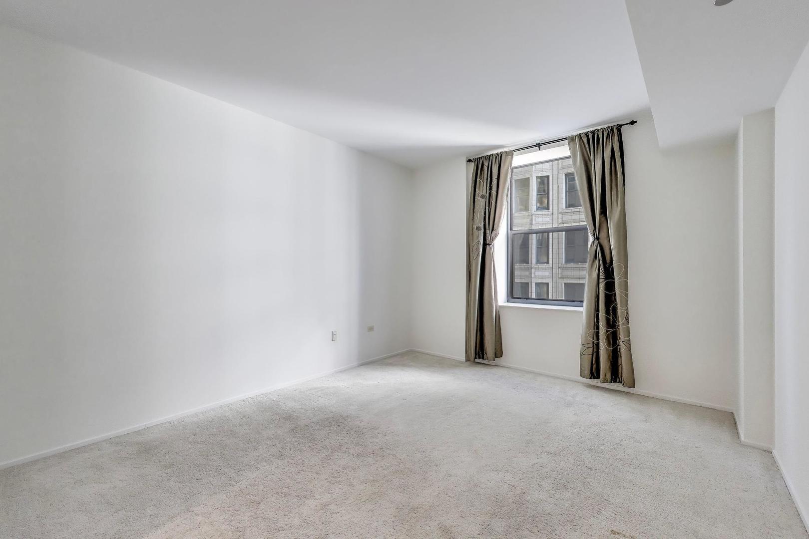 310 South Michigan Avenue, Unit 1013 Chicago, IL 60604 - Photo 17 of 39