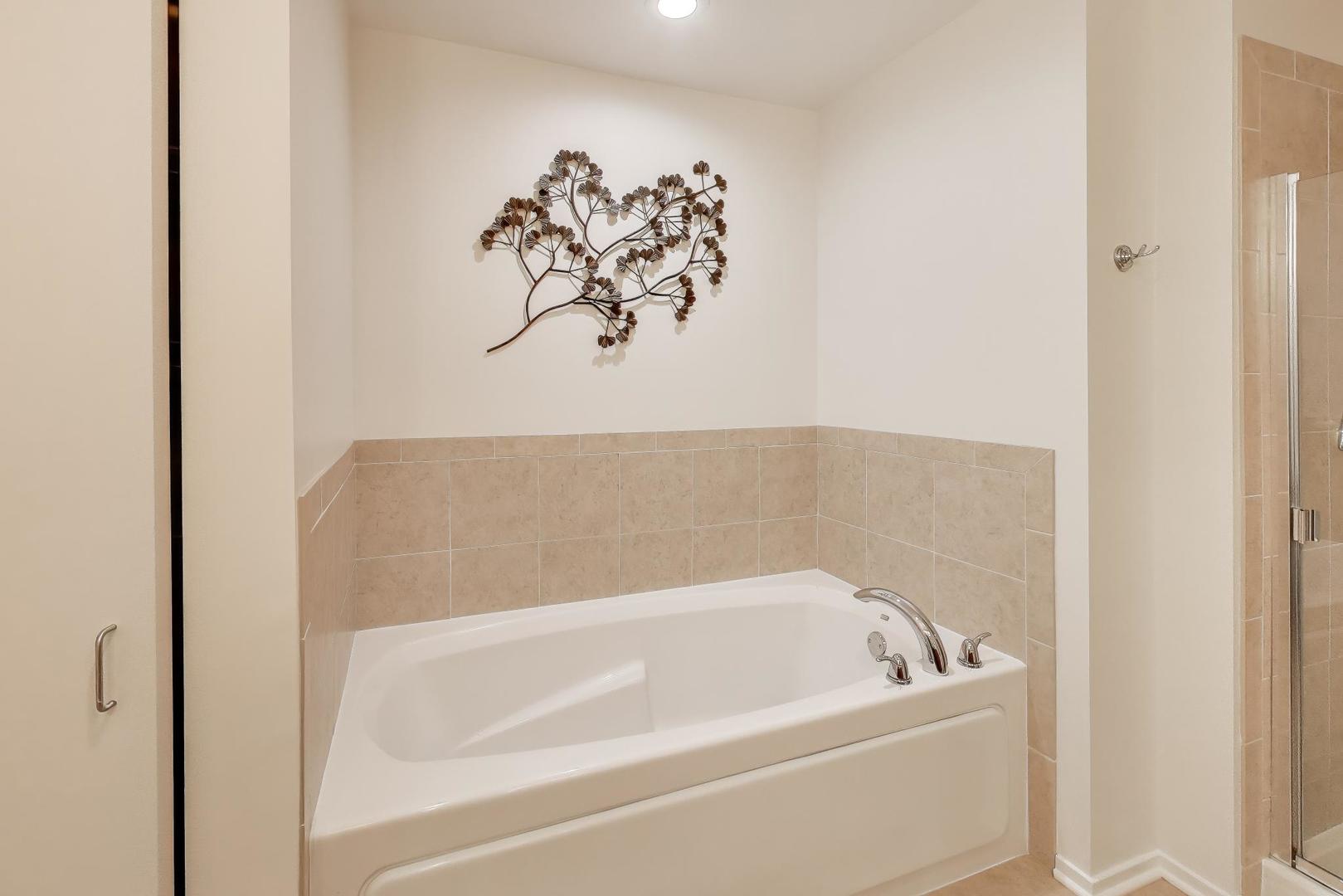 310 South Michigan Avenue, Unit 1013 Chicago, IL 60604 - Photo 21 of 39