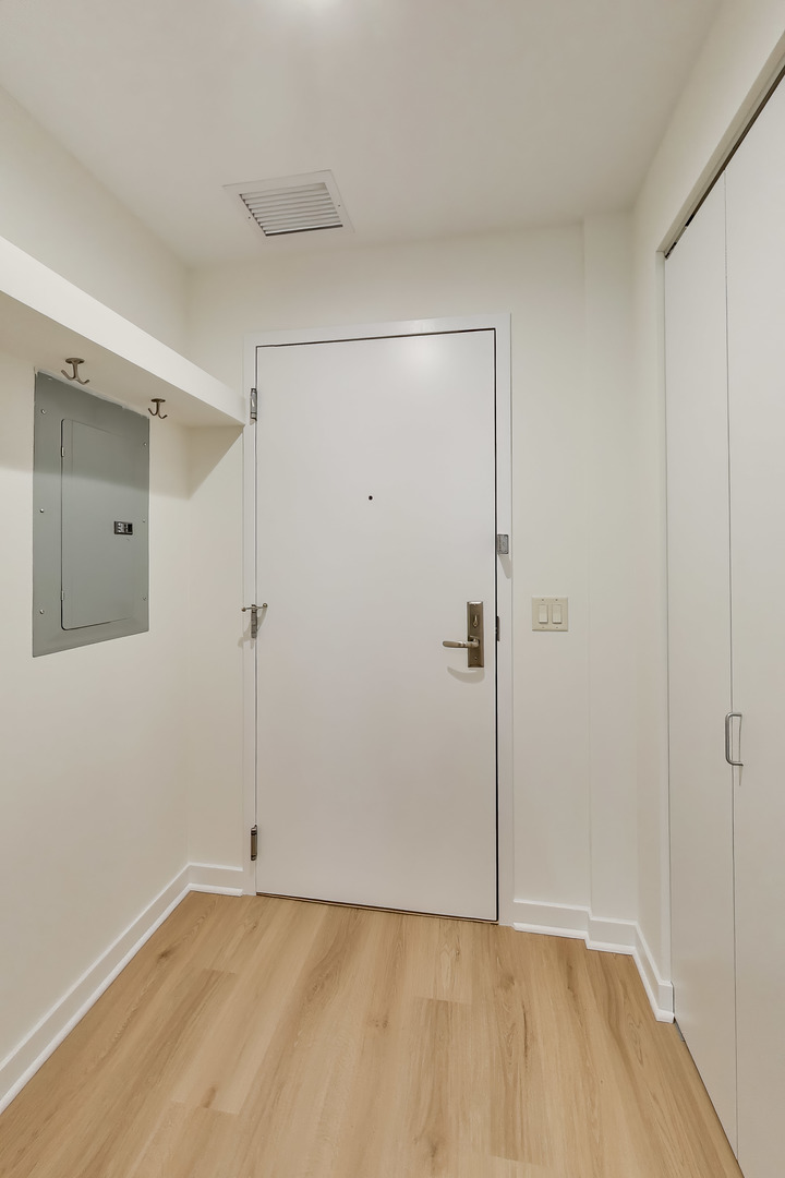 310 South Michigan Avenue, Unit 1013 Chicago, IL 60604 - Photo 8 of 39