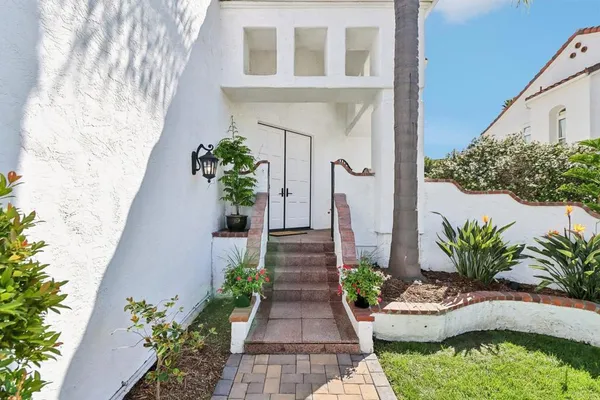 $1,375,000 | 4923 Amador Drive, Oceanside, CA 92056