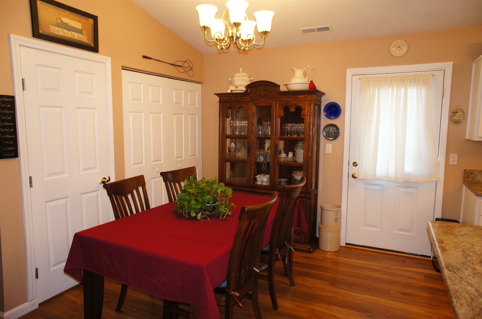 283 Ridgewood Lane Jasper, IN 47546 - Photo 7 of 15 Gallery Image 7