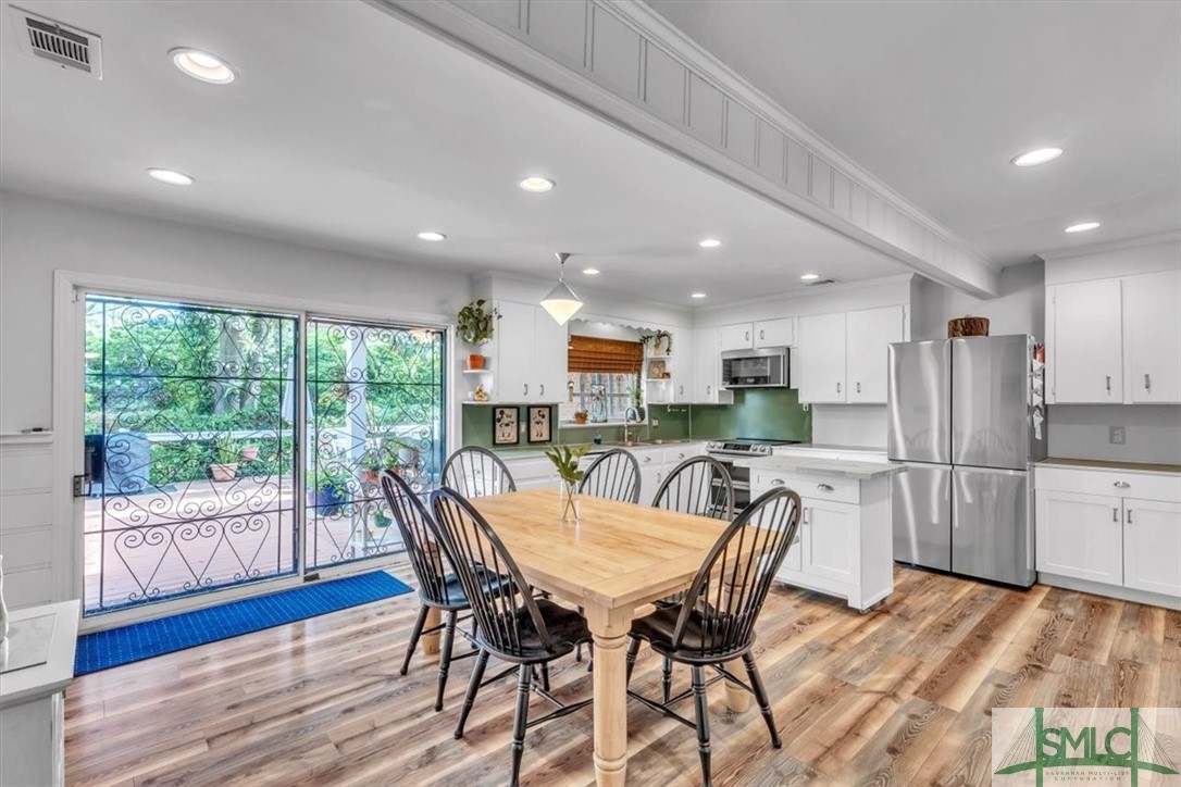 102 Brandywine Road Savannah, GA 31405 - Photo 7 of 33 Eat in Kitchen- Renovated to open to great room