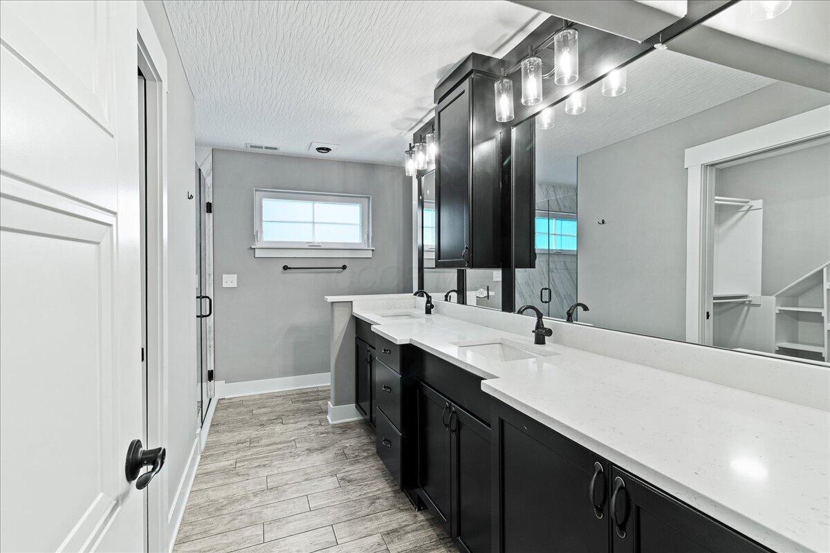 176 East Weber Road Columbus, OH 43202 - Photo 19 of 47 19-19-Primary Bathroom