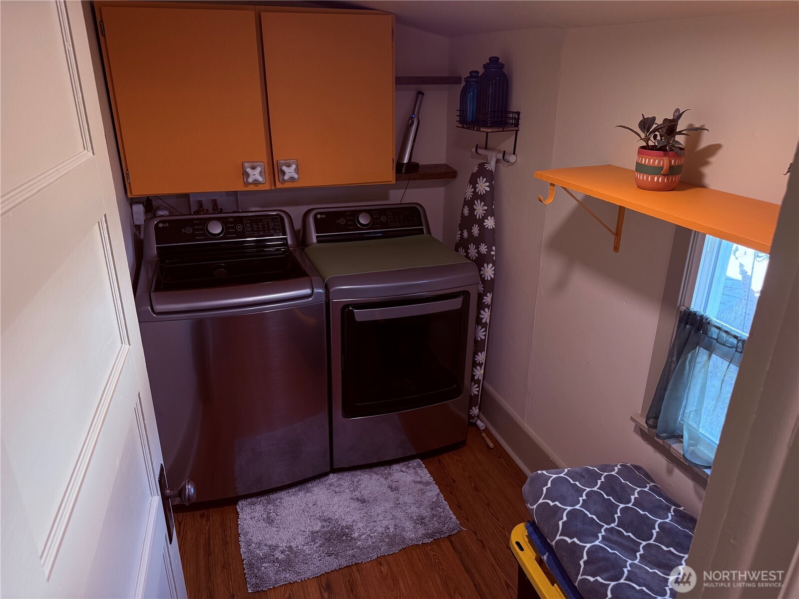 514 South Division Street Odessa, WA 99159 - Photo 12 of 40 a view of washer and dryer