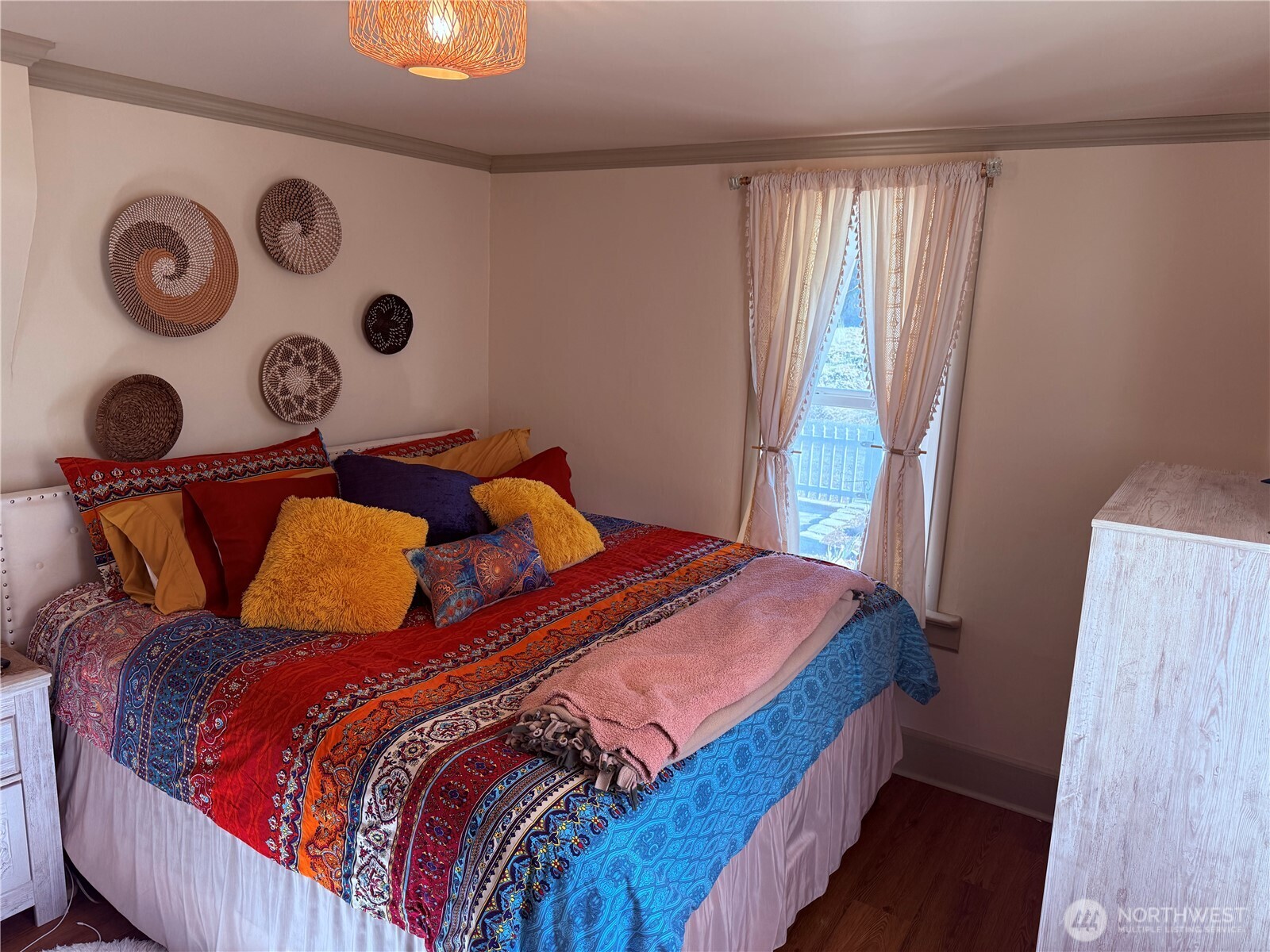 514 South Division Street Odessa, WA 99159 - Photo 16 of 40 a bedroom with a bed and a window