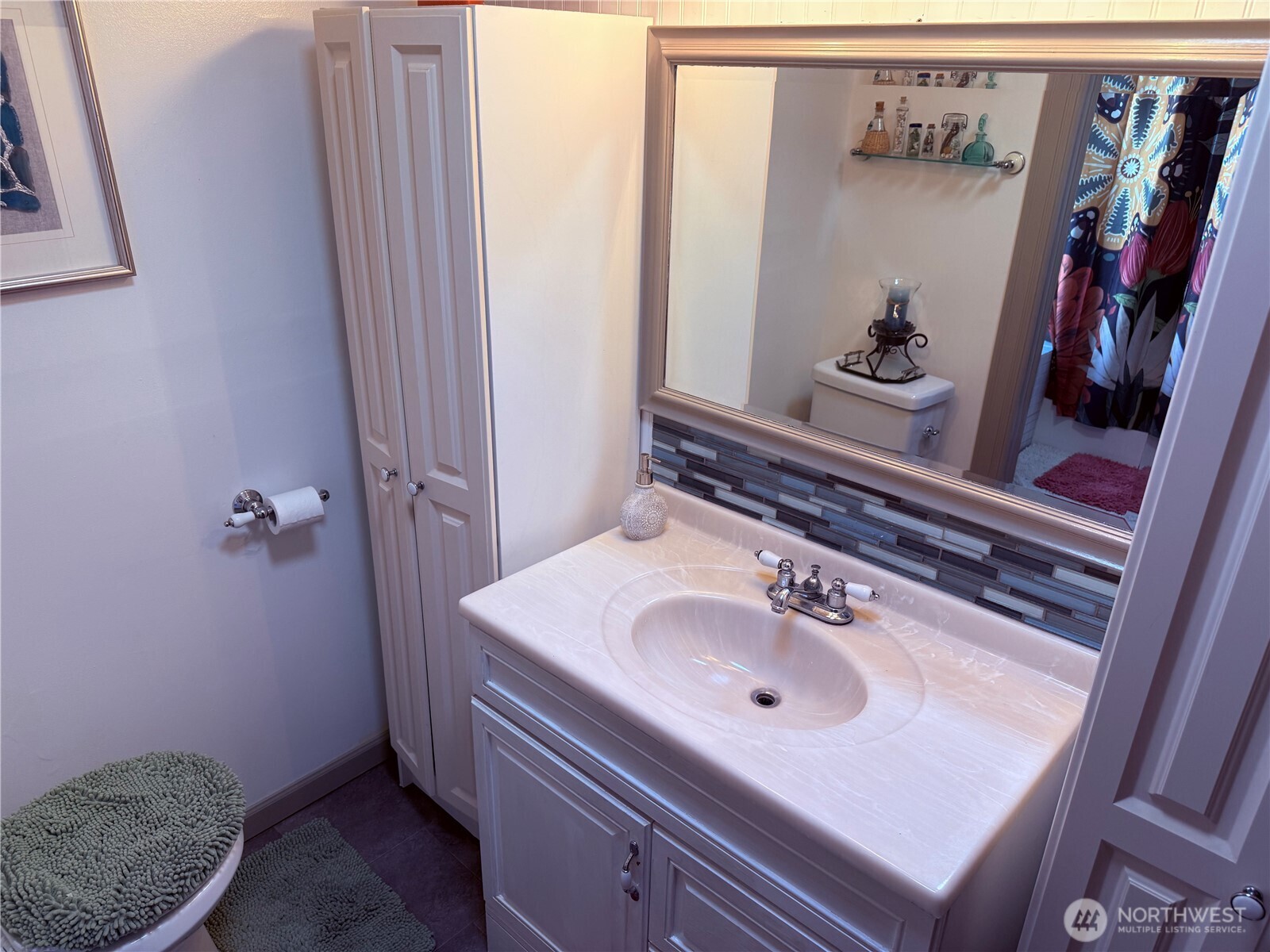 514 South Division Street Odessa, WA 99159 - Photo 19 of 40 a bathroom with a sink and mirror with toilet