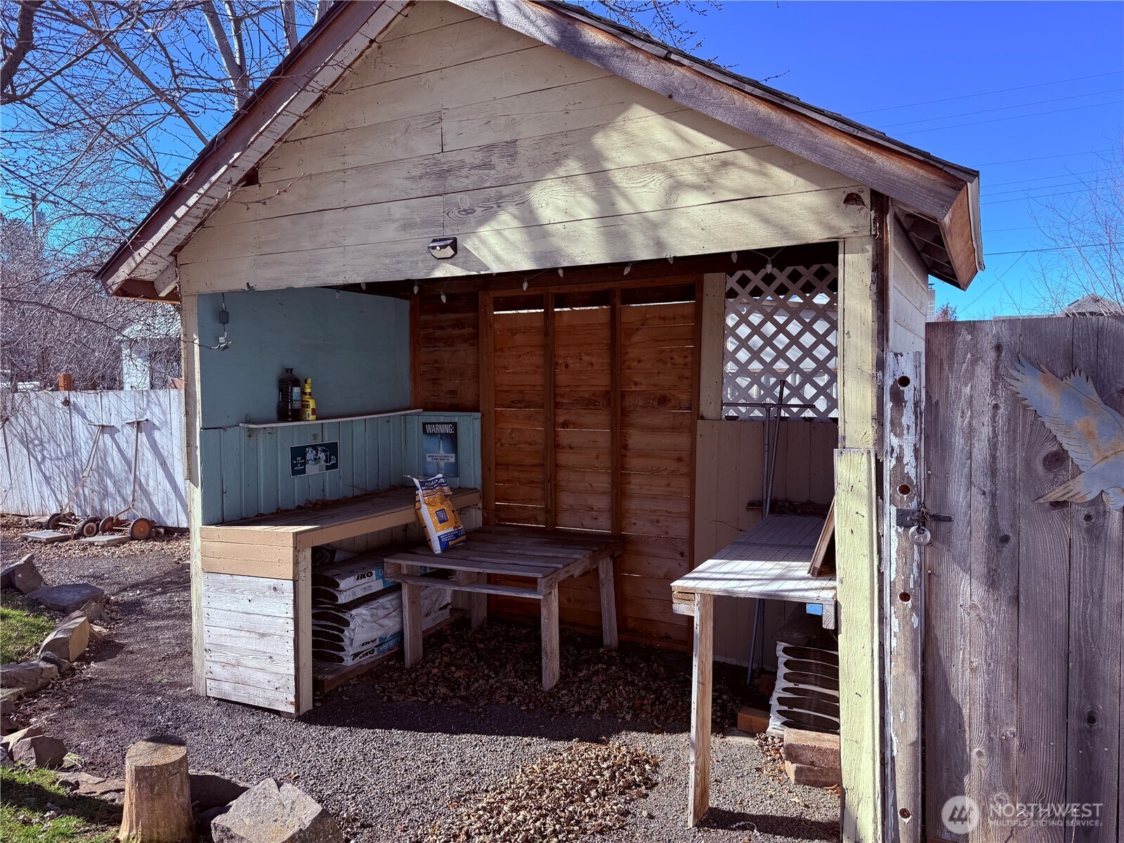 514 South Division Street Odessa, WA 99159 - Photo 29 of 40 a backyard of a house with table and chairs
