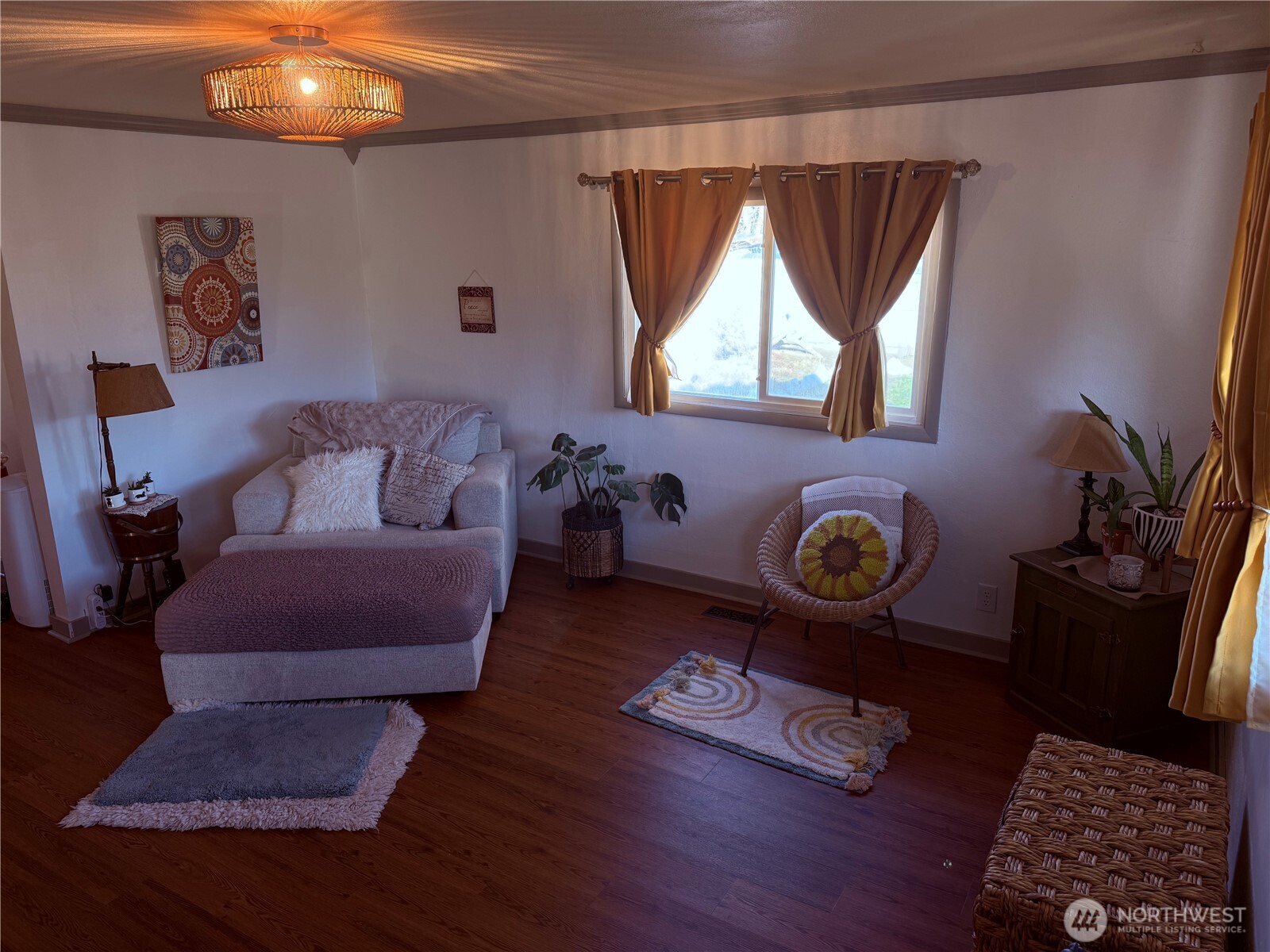514 South Division Street Odessa, WA 99159 - Photo 5 of 40 a living room with furniture and a window