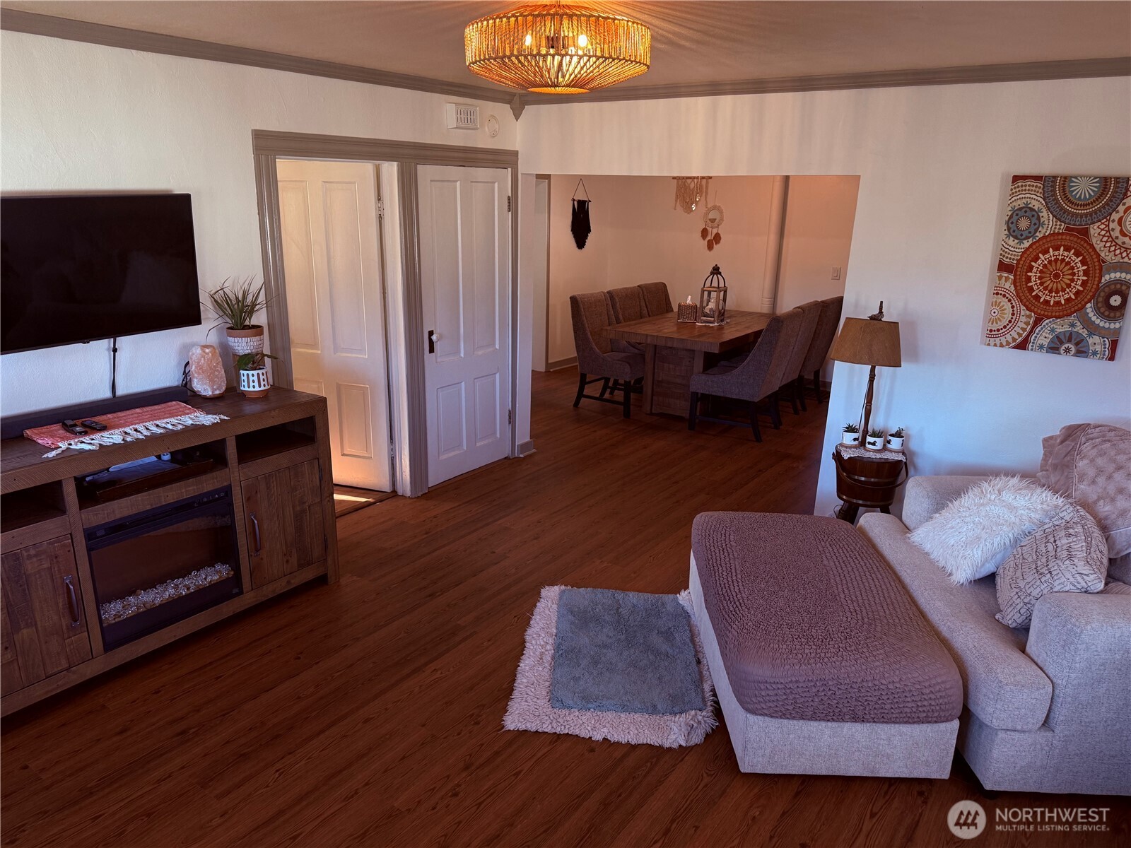 514 South Division Street Odessa, WA 99159 - Photo 6 of 40 a living room with furniture and a flat screen tv