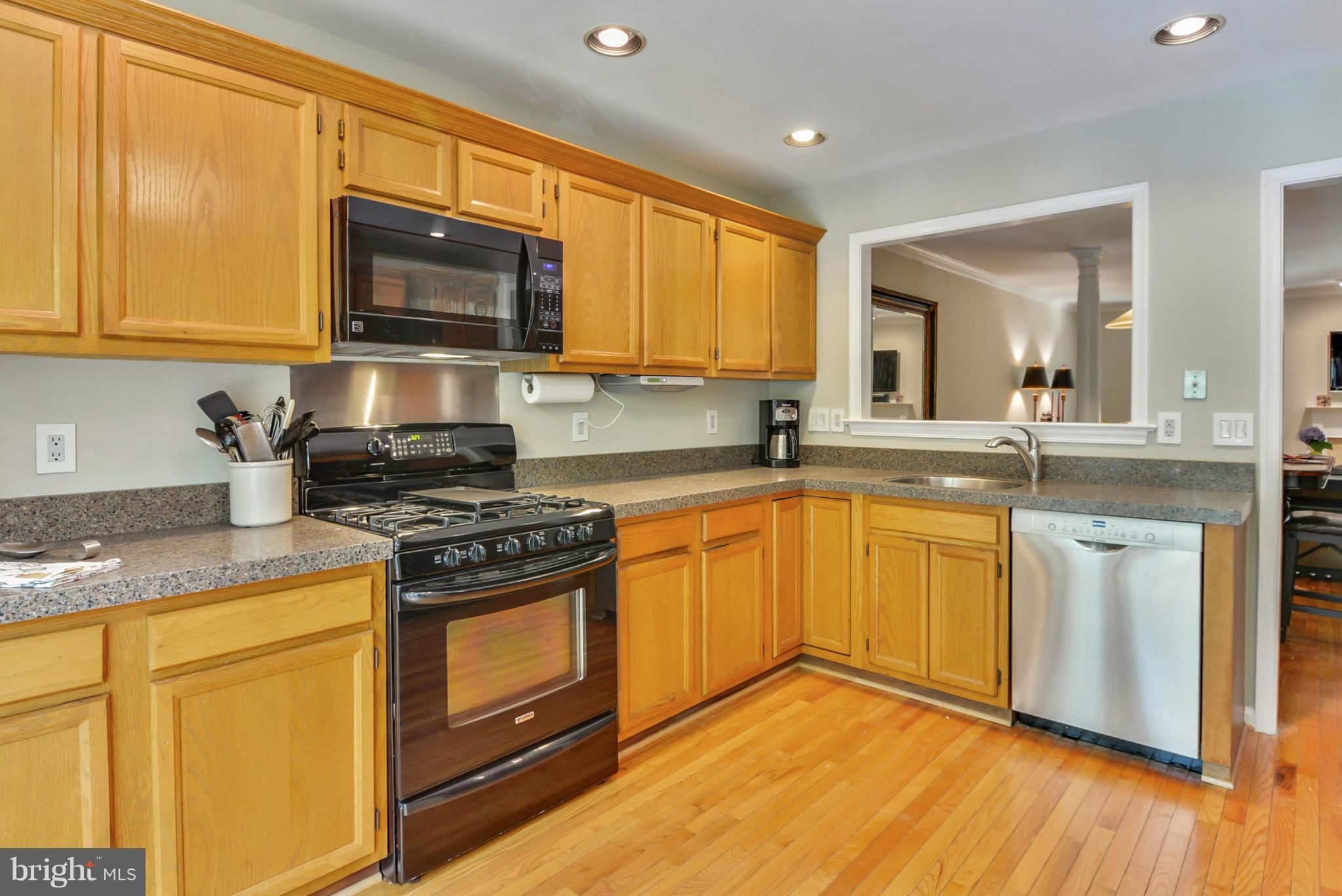 11717 Great Owl Circle Reston, VA 20194 - Photo 3 of 30 Kitchen
