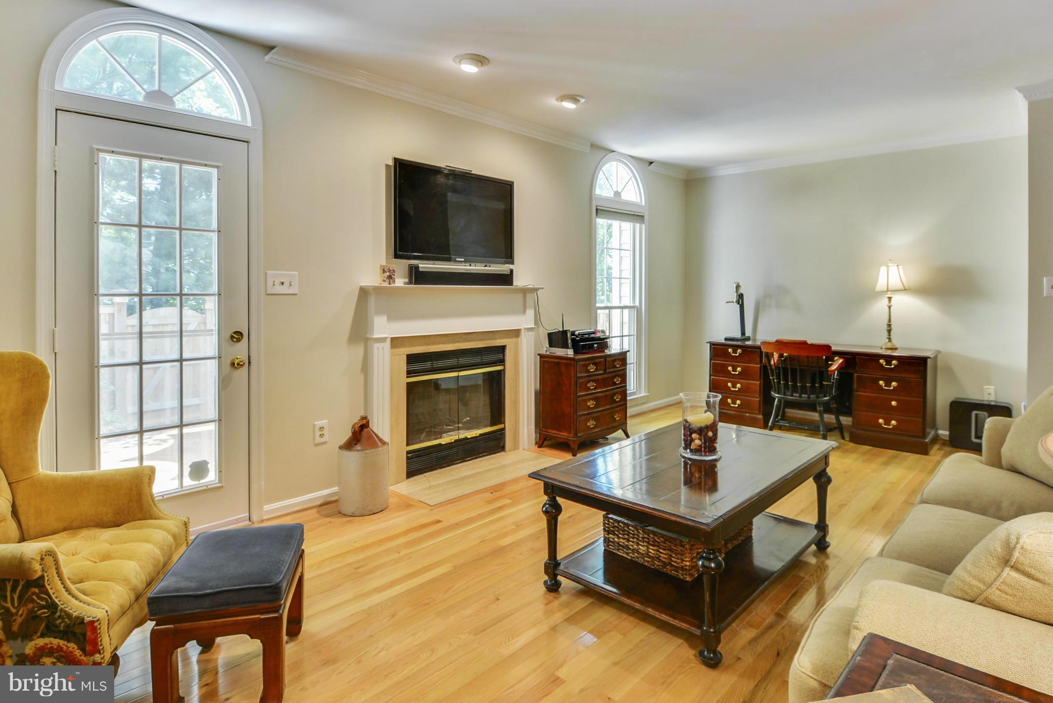 11717 Great Owl Circle Reston, VA 20194 - Photo 7 of 30 Living Room