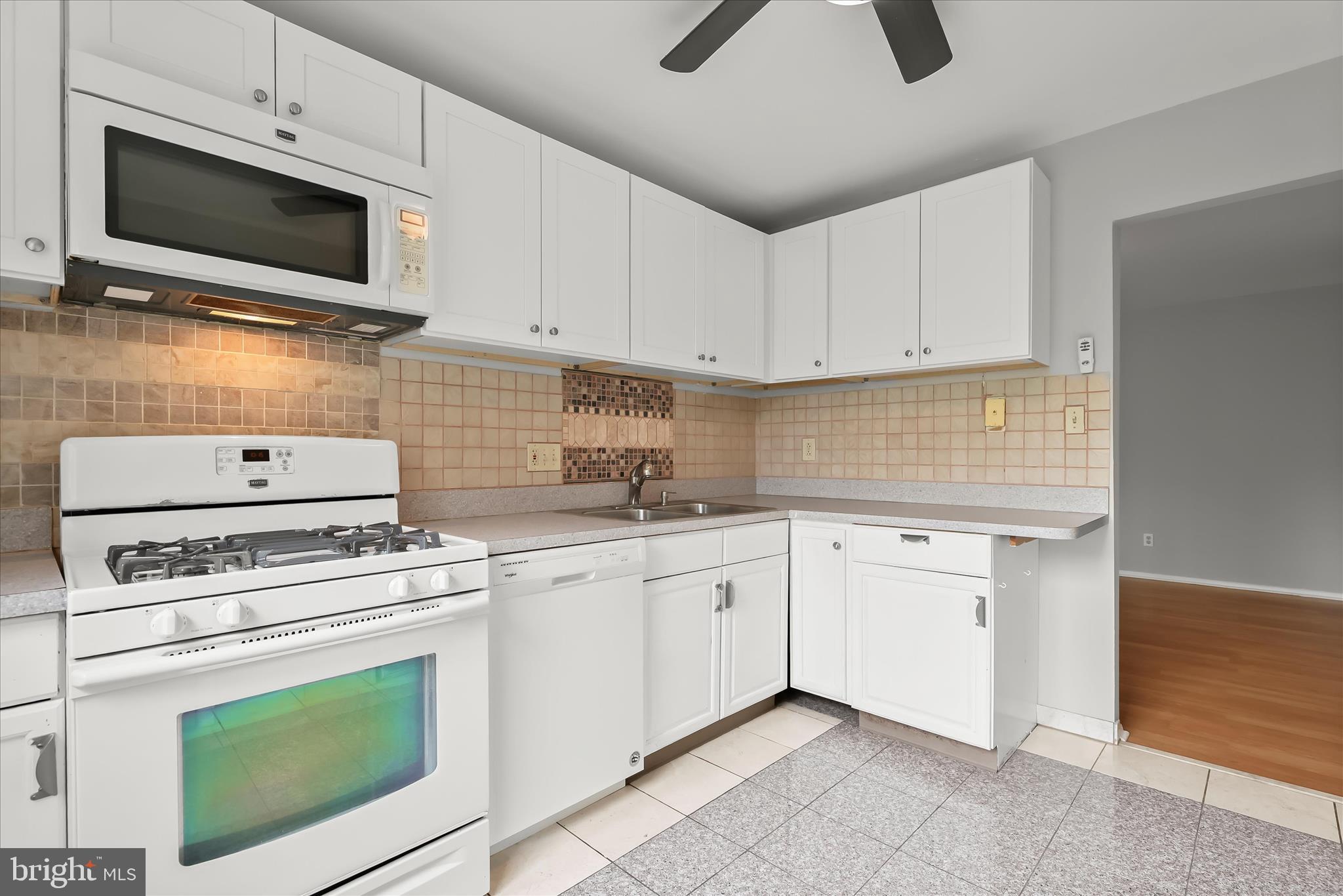 351 Homeland Southway, Unit 3D Baltimore, MD 21212 - Photo 9 of 29 Kitchen