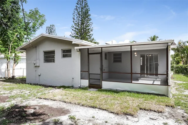 $2,995 | 381 Northeast 164th Street, Miami, FL 33162