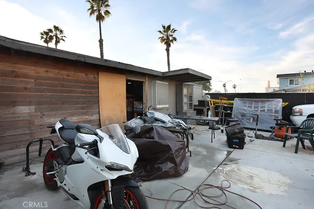 $2,990,000 | 17185 Pacific Coast Highway, Huntington Beach, CA 90742