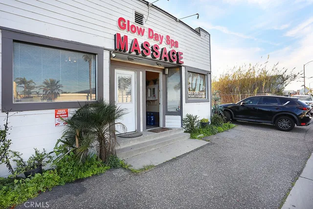 $2,990,000 | 17185 Pacific Coast Highway, Huntington Beach, CA 90742