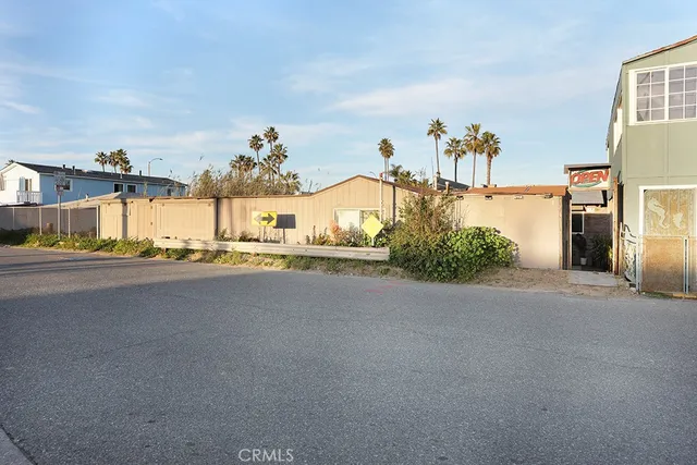 $2,990,000 | 17185 Pacific Coast Highway, Huntington Beach, CA 90742