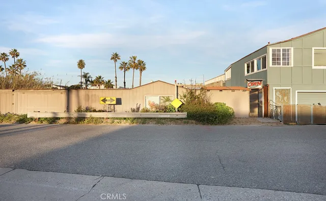 $2,990,000 | 17185 Pacific Coast Highway, Huntington Beach, CA 90742