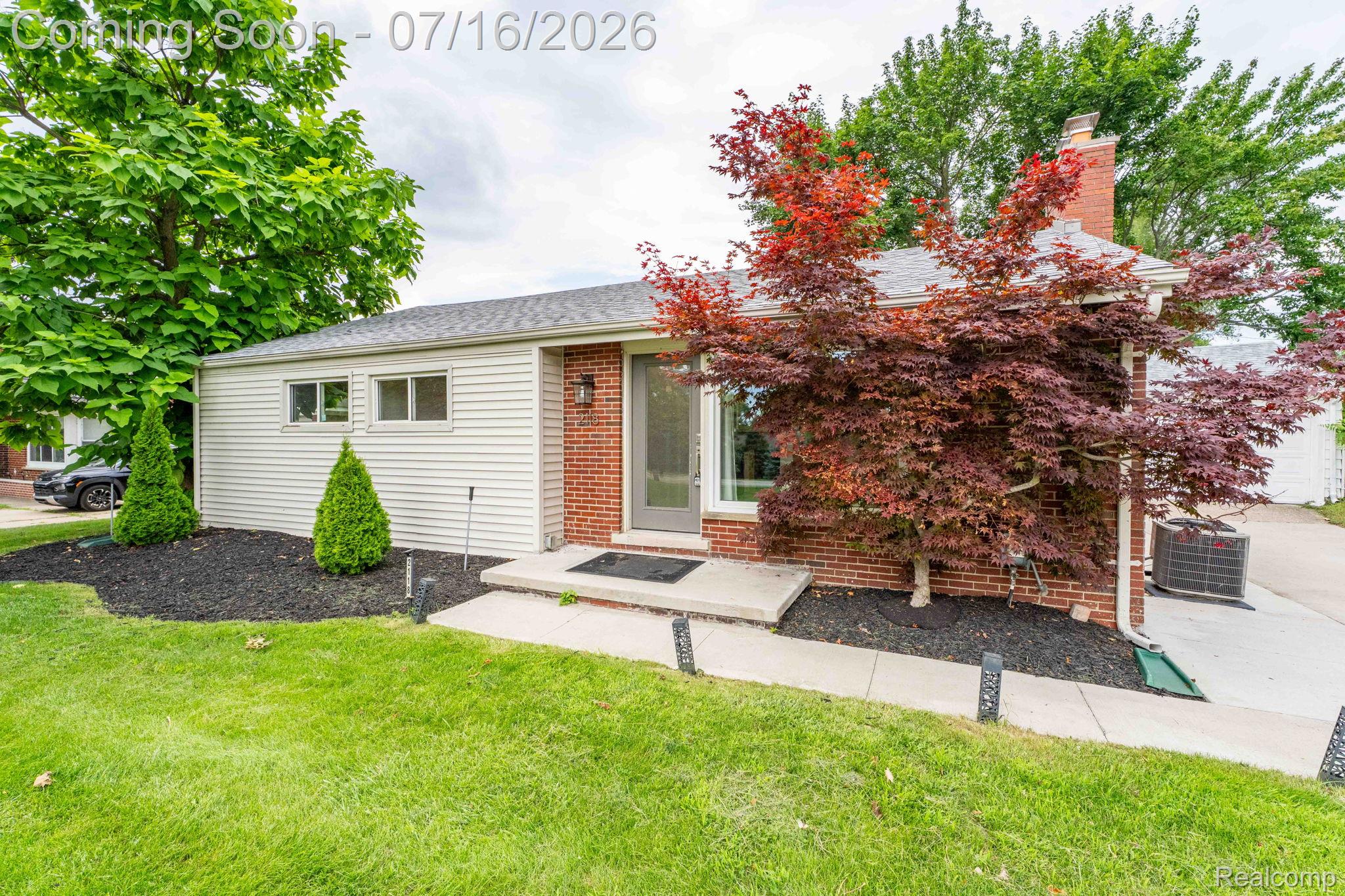 2118 Middlebelt Road West Bloomfield, MI 48324 - Photo 3 of 54 4-web-or-mls-Edited-4.jpg