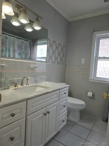 $3,400 | 856 Shagbark Drive, Orange, CT 06477