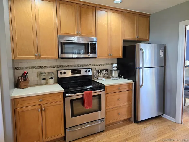 $3,400 | 856 Shagbark Drive, Orange, CT 06477