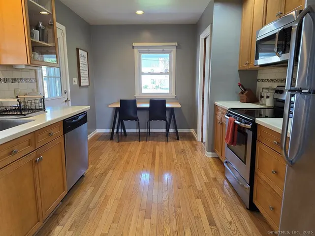 $3,400 | 856 Shagbark Drive, Orange, CT 06477