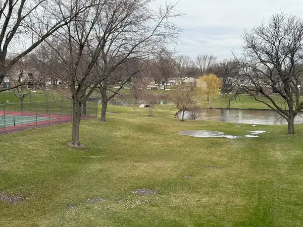 $1,975 | 420 74th Street, Unit 204, Downers Grove, IL 60516