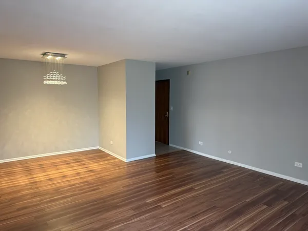 $1,975 | 420 74th Street, Unit 204, Downers Grove, IL 60516