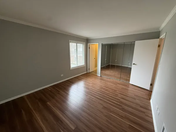 $1,975 | 420 74th Street, Unit 204, Downers Grove, IL 60516