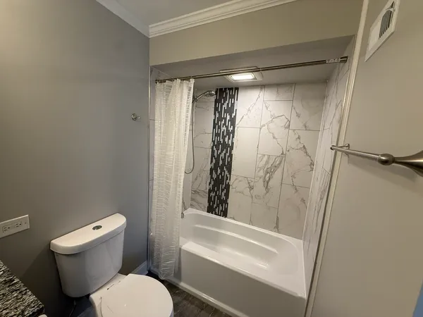 $1,975 | 420 74th Street, Unit 204, Downers Grove, IL 60516