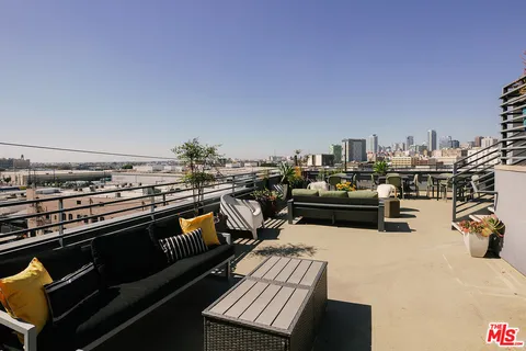 a picture of city view