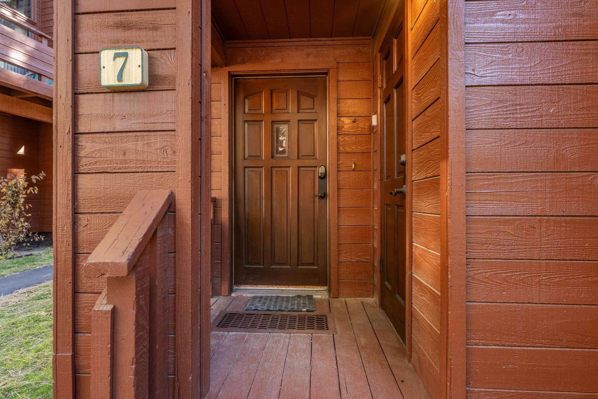 2112 Meridian Boulevard, Unit 7 Mammoth Lakes, CA 93546 - Photo 26 of 33 Property entrance