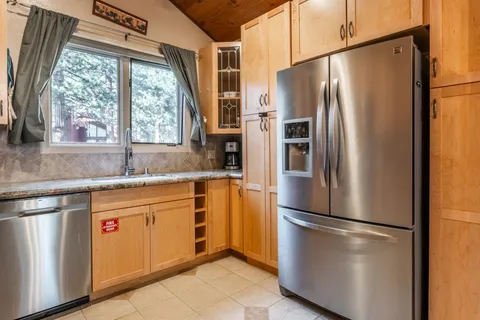 $739,000 | 2112 Meridian Boulevard, Unit 7, Mammoth Lakes, CA 93546