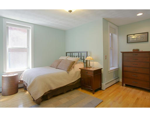 32 Charter Street, Unit 2 Boston, MA 02113 - Photo 3 of 5 Gallery Image 3