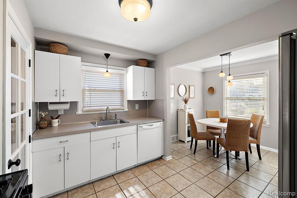 3328 Chester Road Royal Oak, MI 48073 - Photo 13 of 42